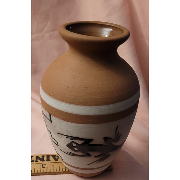 Terracotta Hand Painted Vase with Lizard Motif South West - Picture 10 of 12